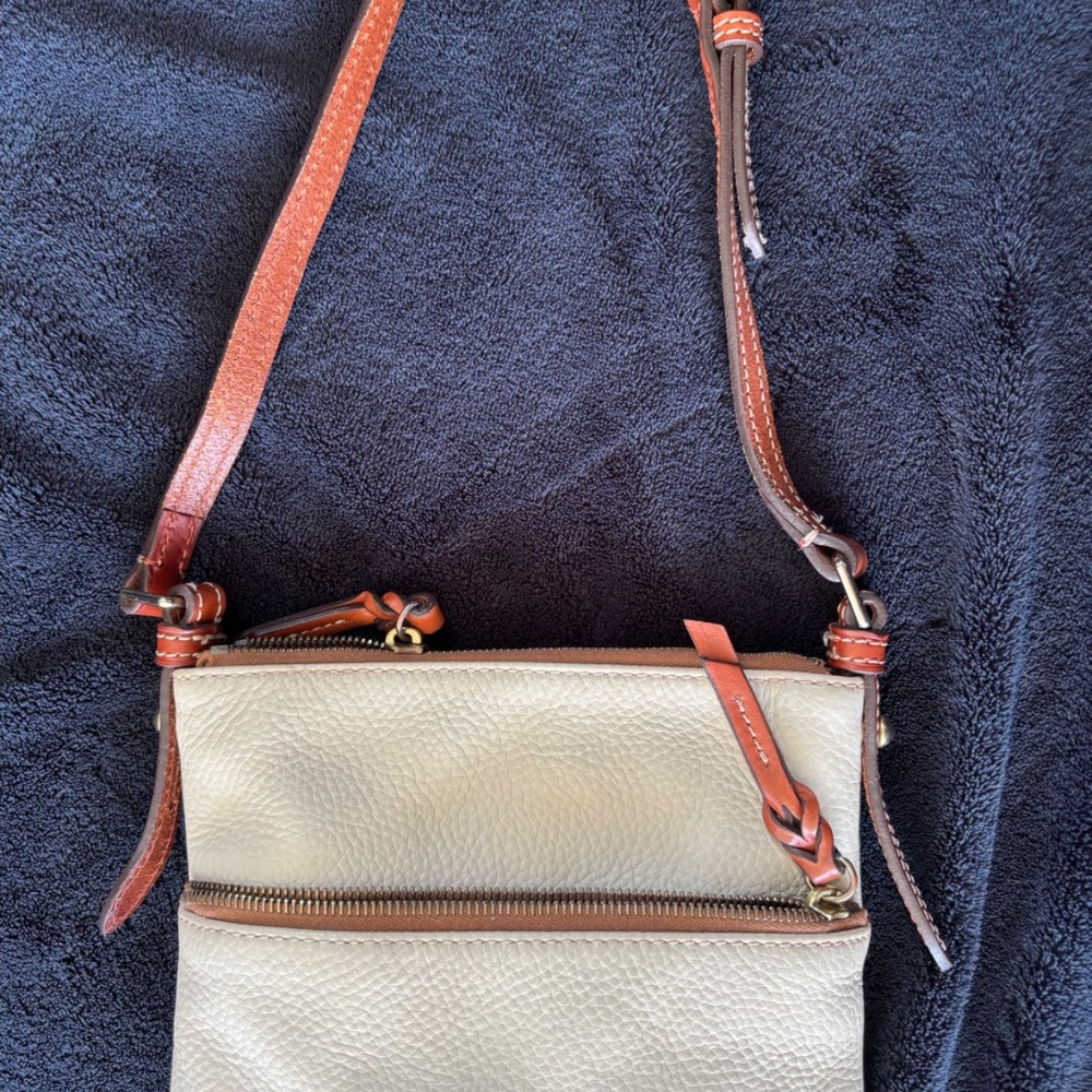 Dooney and Bourke Convertible Ivory Leather shoulder/crossbody bag